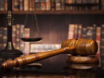某年我单位组织了一次关于汽车行车安全的讲座，你们猜这位60多岁的教练如何说？